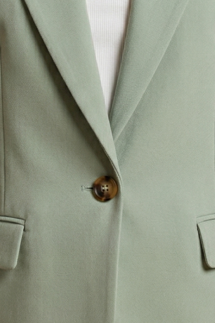 Women’s Sleeveless Blazer with Notch Collar and Pockets